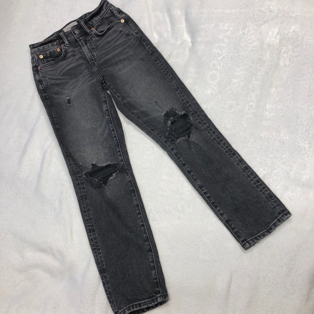 American Eagle EUC Distressed Black Denim MOM Jeans size 00Short
